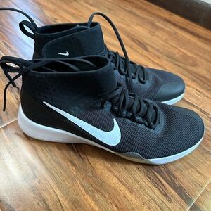 Nike Zoom women’s size 10. Never worn.